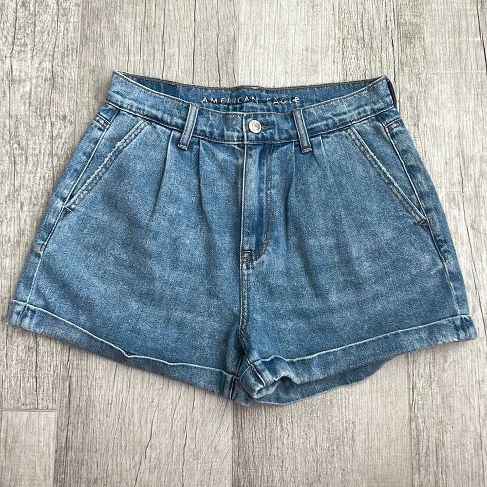 American Eagle Pleaded Mom Short Womens Size 2